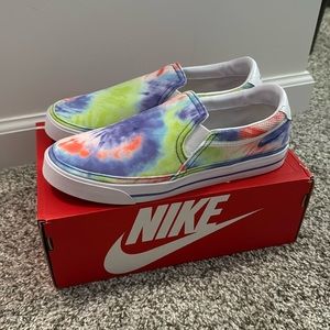 Nike Court Legacy Slip-ons